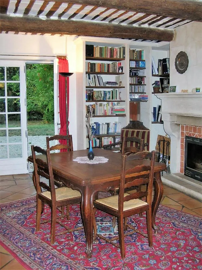 Le Mas De La Cigale Bleue, Caumont Sur Durance Bed & Breakfast