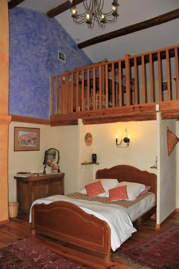 ** Bed & Breakfast Le Mas De La Cigale Bleue, Caumont Sur Durance Frankrijk