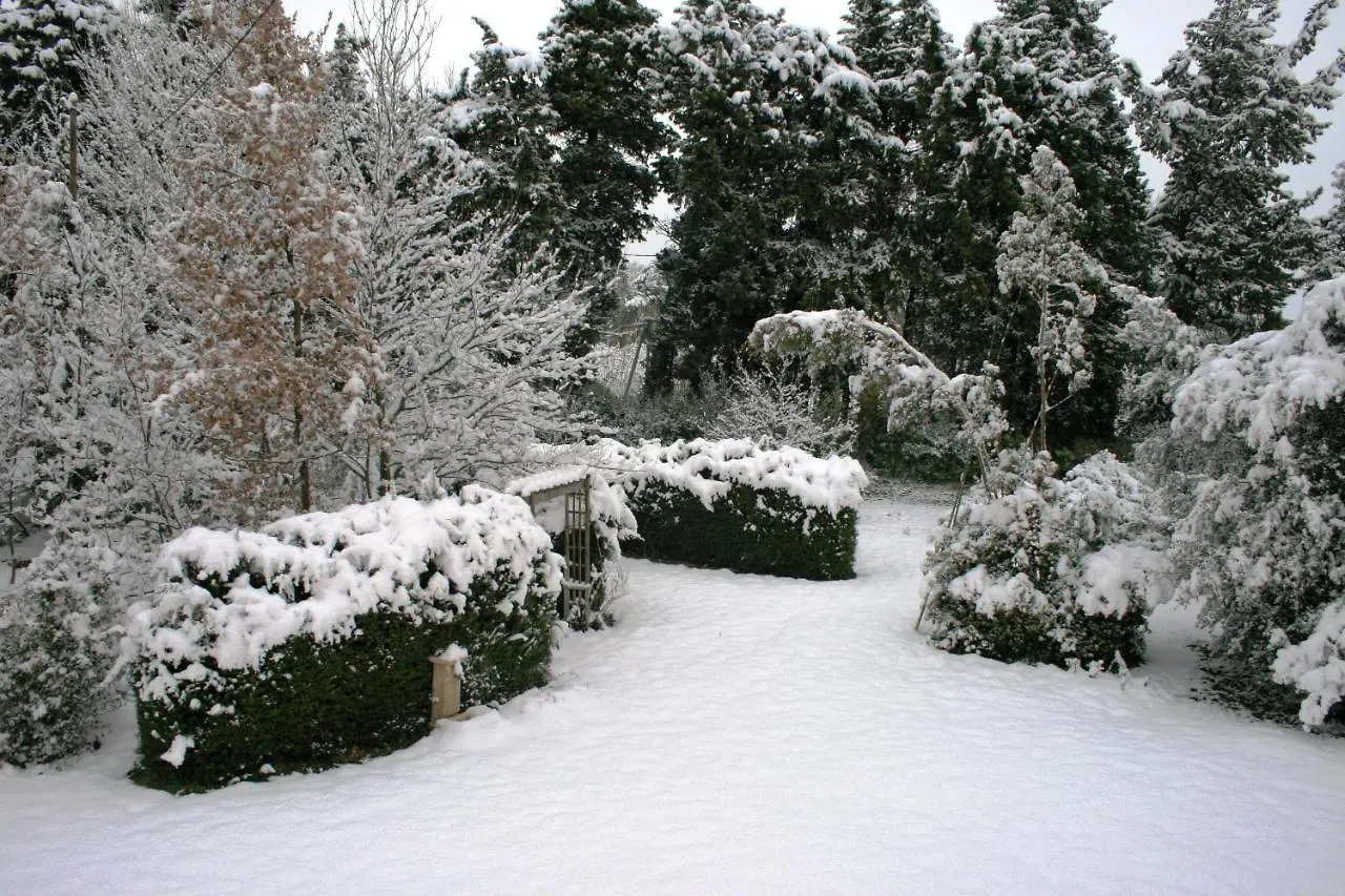 Le Mas De La Cigale Bleue, Caumont Sur Durance Bed & Breakfast
